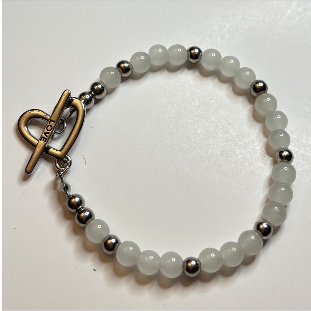 White Frosted Glass Bead Bracelet Silver Tone Heart Love Toggle Clasp 7" Boho
